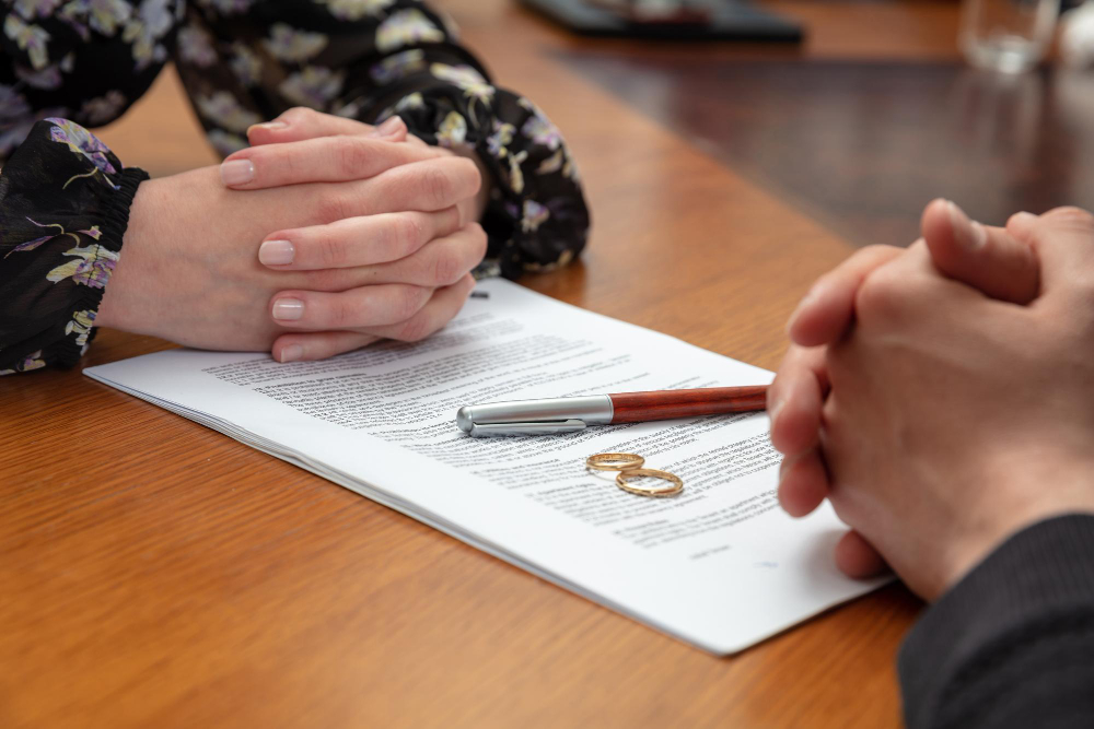 Accompagnement notarial pour organiser un PACS ou préparer un contrat de mariage